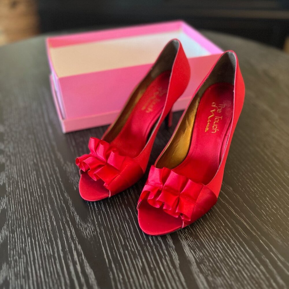 Never Worn Touch of Nina Red Satin Peep Toe Heels * Women's Size 8M - Picture 2 of 8